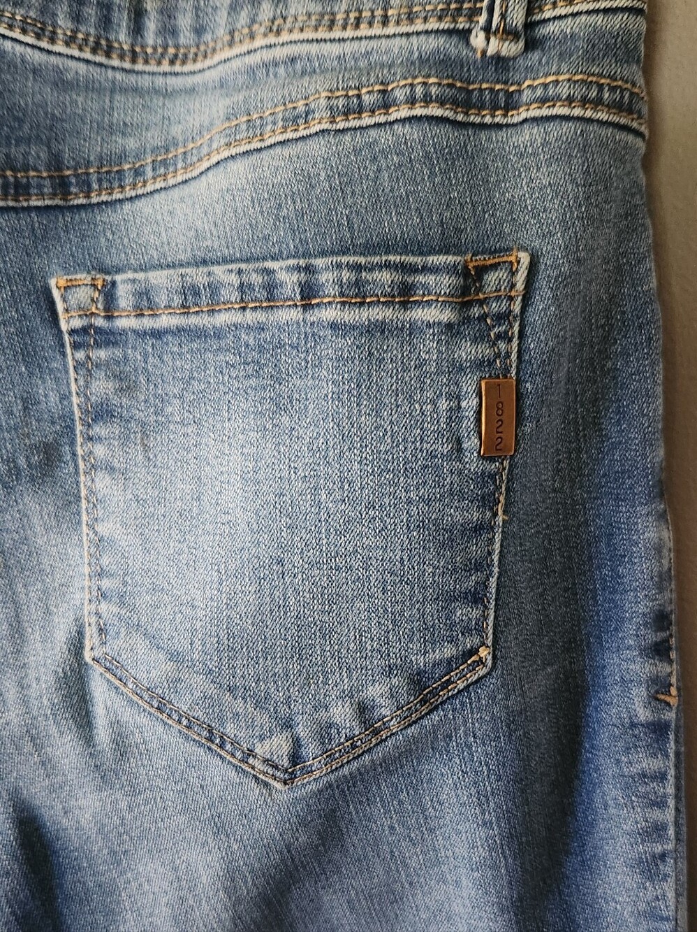 1822 Denim Cropped Blue Jeans / Capri - Picture 4 of 5